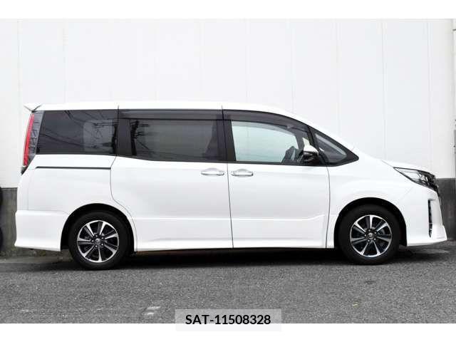 Toyota NOAH 2019-11 374470-1