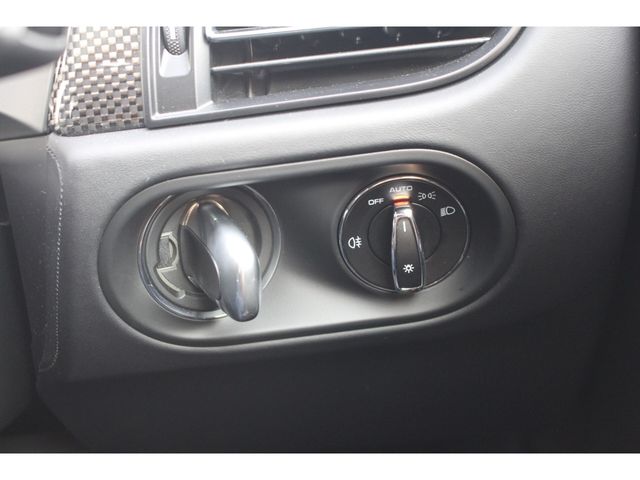 Porsche MACAN 2020-08 6406-21