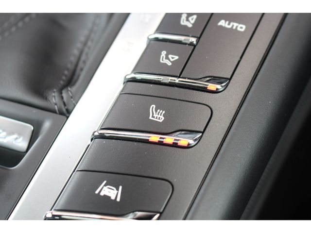Porsche MACAN 2020-08 6406-17