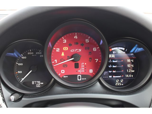 Porsche MACAN 2020-08 6406-15