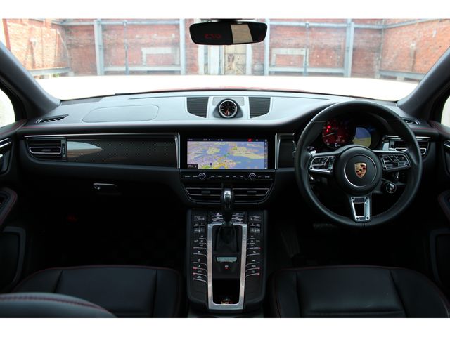 Porsche MACAN 2020-08 6406-1
