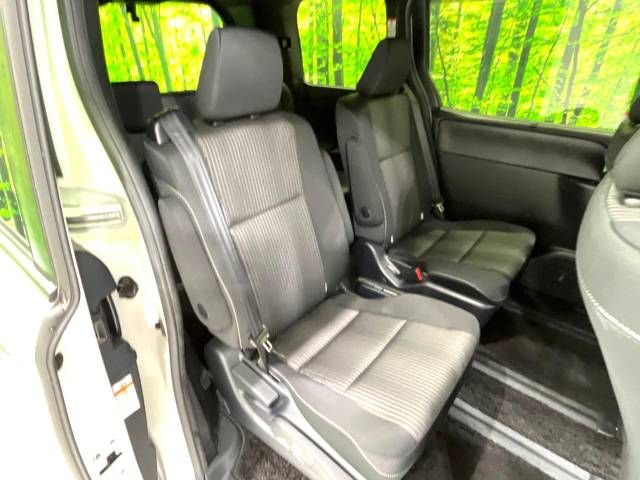 Toyota VOXY 2019-05 10213-10