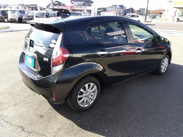 Toyota AQUA 2018-05 187262-1