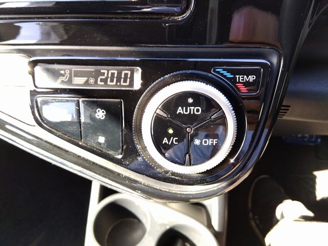 Toyota AQUA 2018-05 187262-7