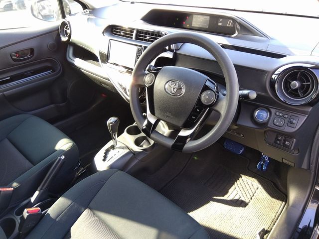 Toyota AQUA 2018-05 187262-16