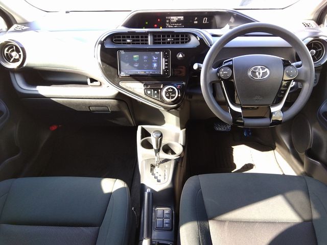 Toyota AQUA 2018-05 187262-2