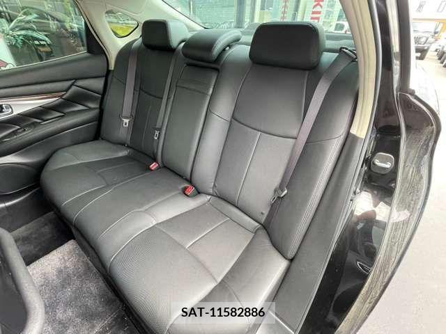 Nissan FUGA 2017-07 329123-10