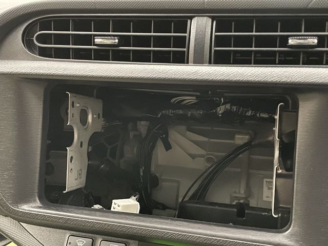 Toyota AQUA 2014-03 191352-16