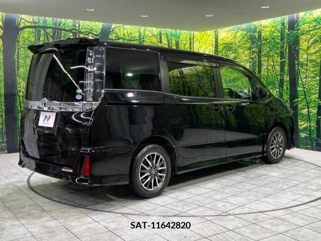 Toyota VOXY 2014-10 215338-17