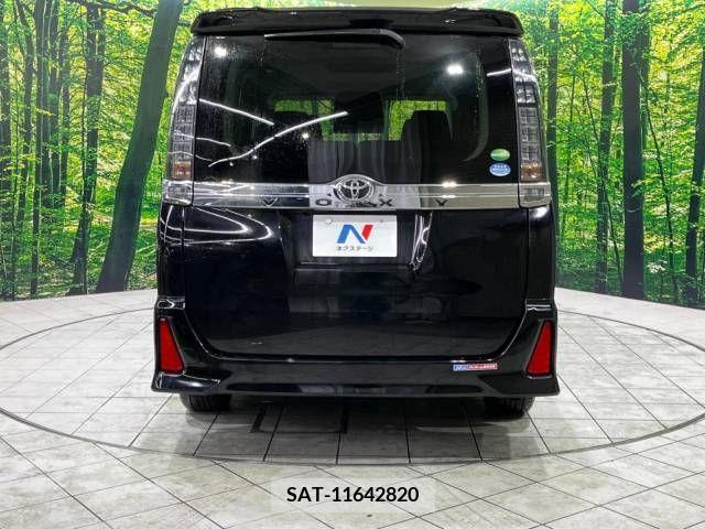 Toyota VOXY 2014-10 215338-15