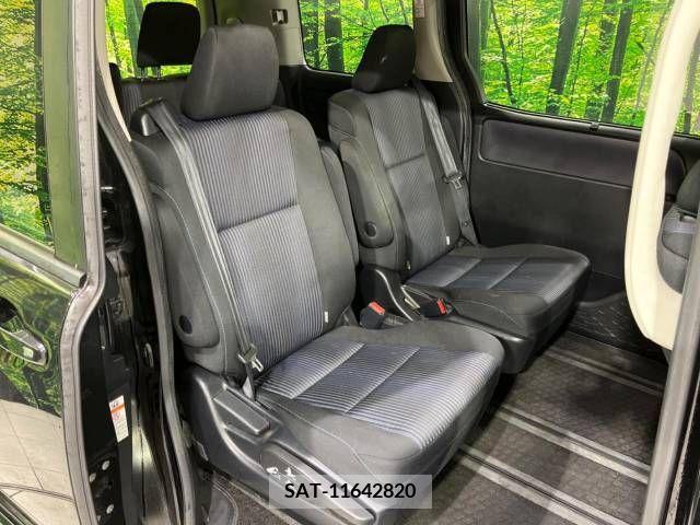 Toyota VOXY 2014-10 215338-9