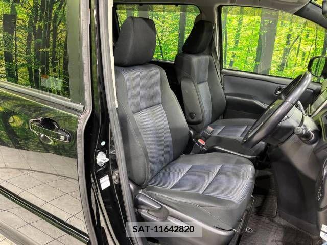 Toyota VOXY 2014-10 215338-8