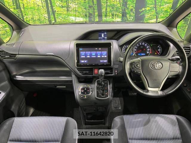 Toyota VOXY 2014-10 215338-1
