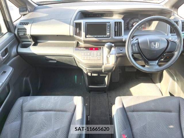 Honda e 2011-03 257436-1