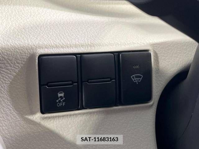 Toyota SIENTA 2016-07 379696-6