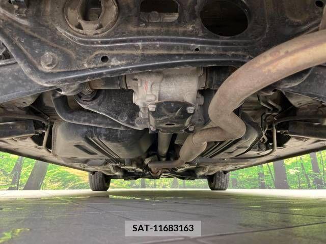 Toyota SIENTA 2016-07 379696-19