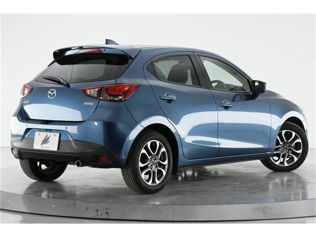 Mazda DEMIO 2017-06 11277-4