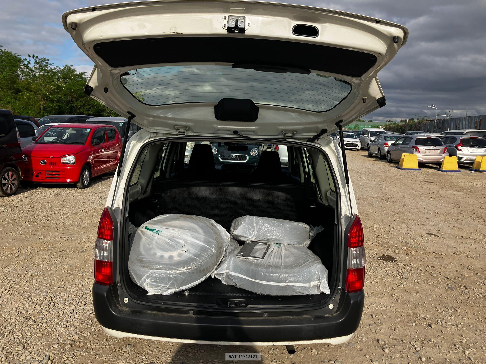 Toyota SUCCEED VAN 2017-04 258326-18
