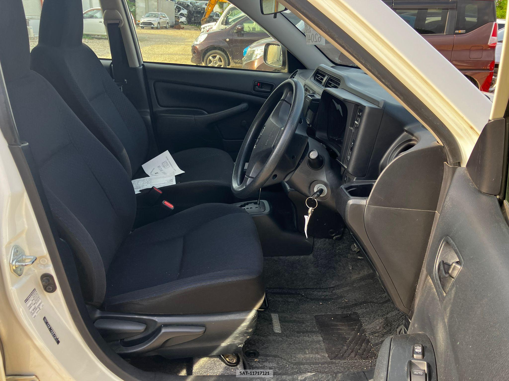 Toyota SUCCEED VAN 2017-04 258326-8