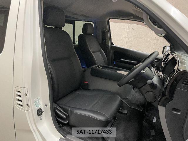 Nissan NV350 Caravan 2017-04 280562-1