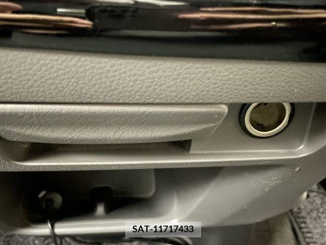 Nissan NV350 Caravan 2017-04 280562-24