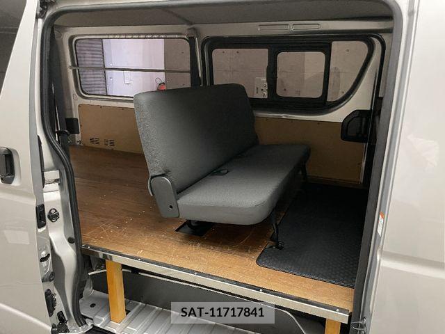 Toyota HIACE VAN 2020-03 375792-11