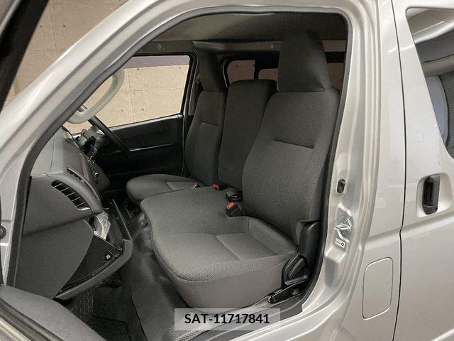 Toyota HIACE VAN 2020-03 375792-10