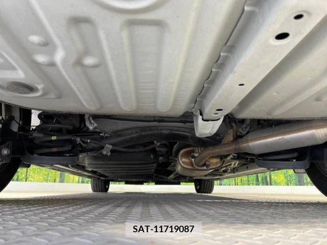 Toyota NOAH HYBRID 2019-10 322858-19