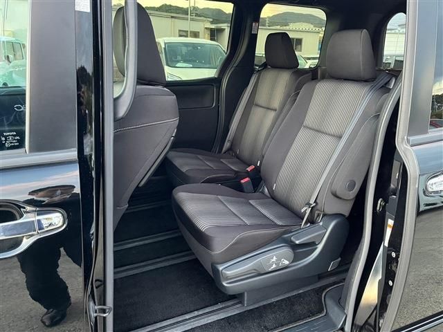 Toyota VOXY 2019-12 27477-2