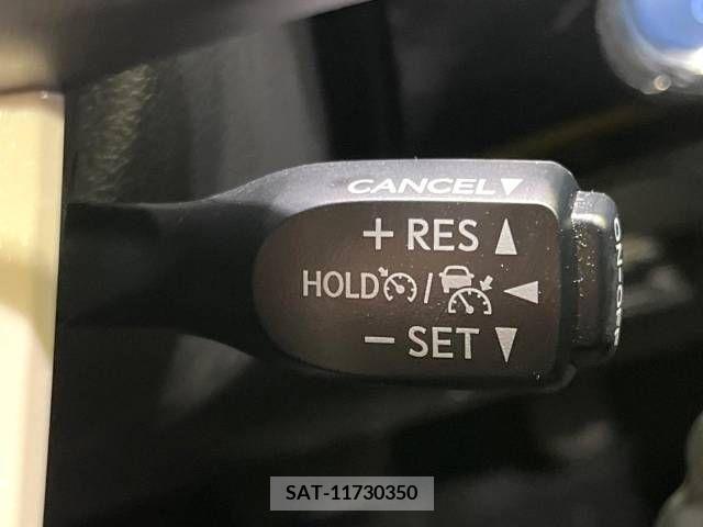 Toyota PRIUS 2017-02 282056-4