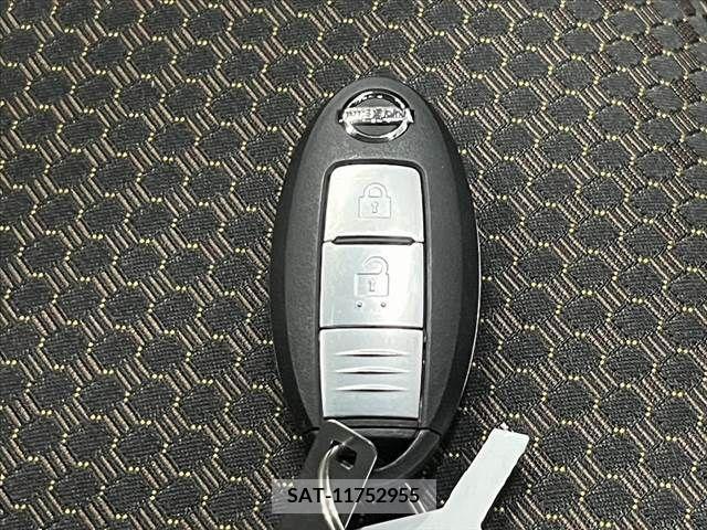 Nissan NOTE 2014-02 279978-5