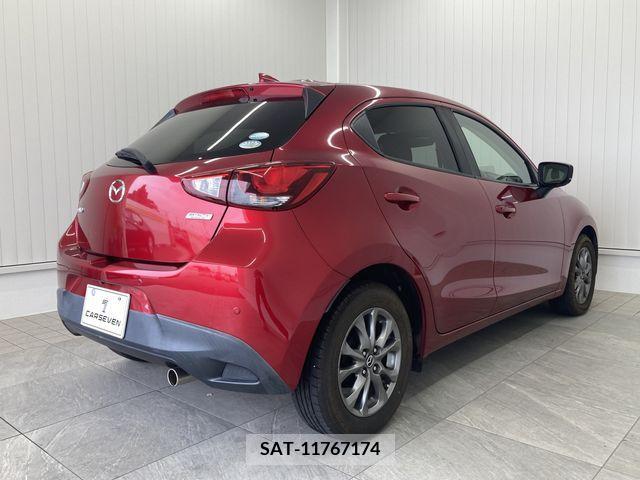 Mazda DEMIO 2017-12 267585-2