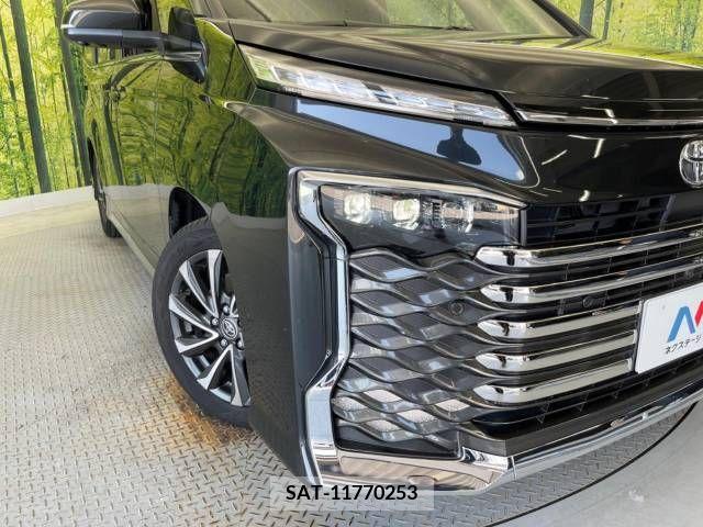 Toyota VOXY 2023-03 313581-13