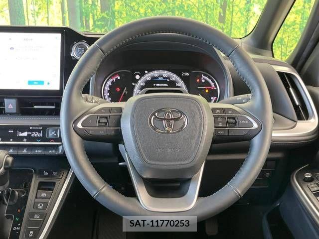 Toyota VOXY 2023-03 313581-12