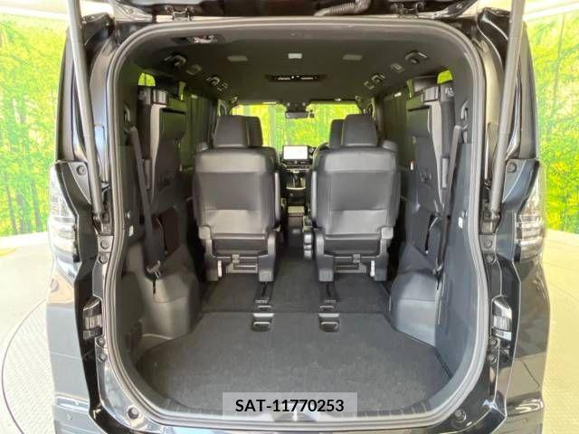 Toyota VOXY 2023-03 313581-11