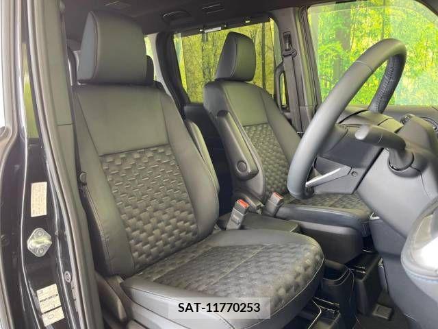 Toyota VOXY 2023-03 313581-8