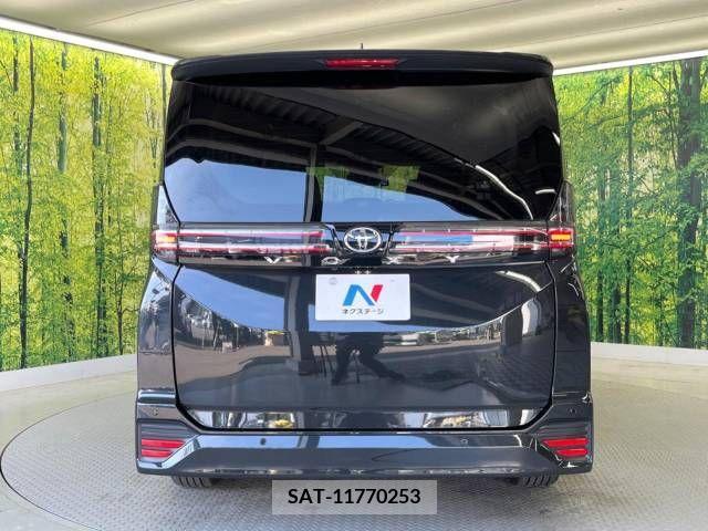 Toyota VOXY 2023-03 313581-16