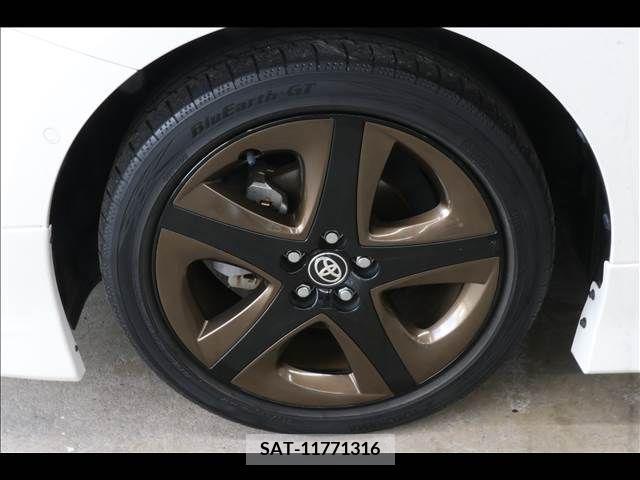 Toyota PRIUS 2019-03 366696-13