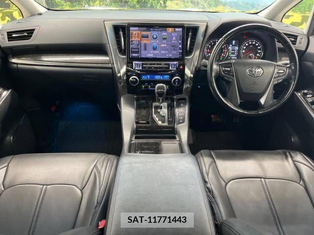 Toyota VELLFIRE 2017-07 369705-1