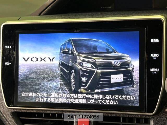 Toyota VOXY 2017-08 233317-2