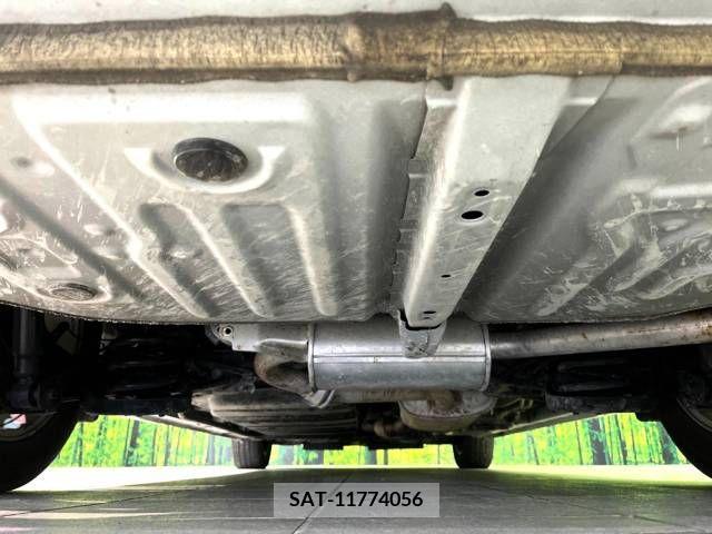 Toyota VOXY 2017-08 233317-19