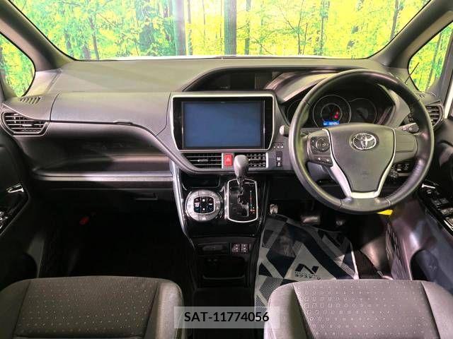 Toyota VOXY 2017-08 233317-1