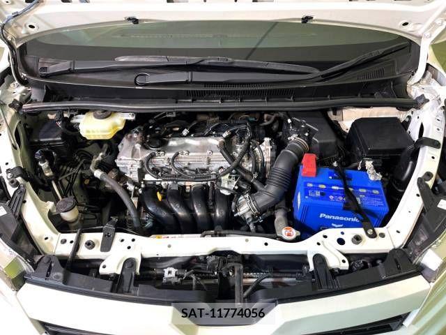 Toyota VOXY 2017-08 233317-18