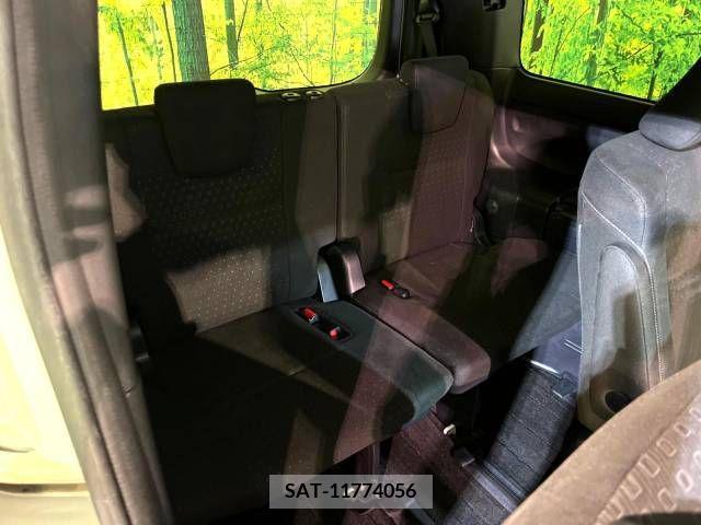 Toyota VOXY 2017-08 233317-9