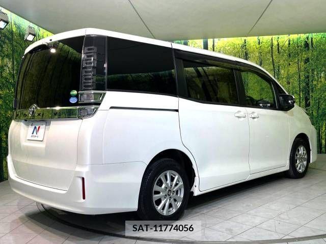 Toyota VOXY 2017-08 233317-17