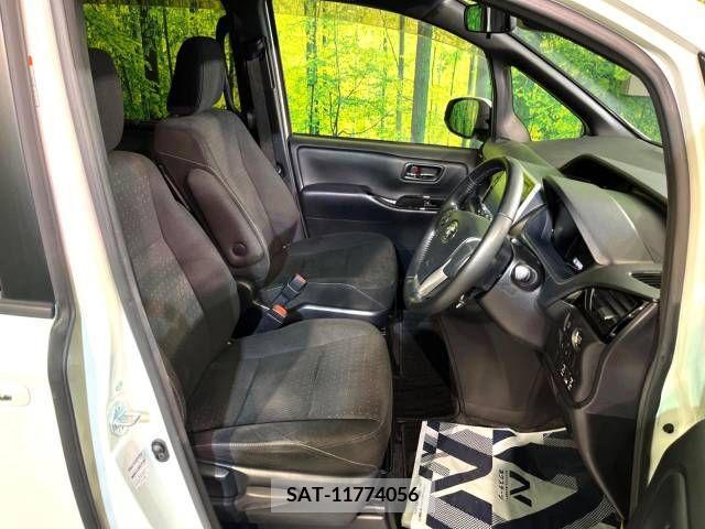 Toyota VOXY 2017-08 233317-7