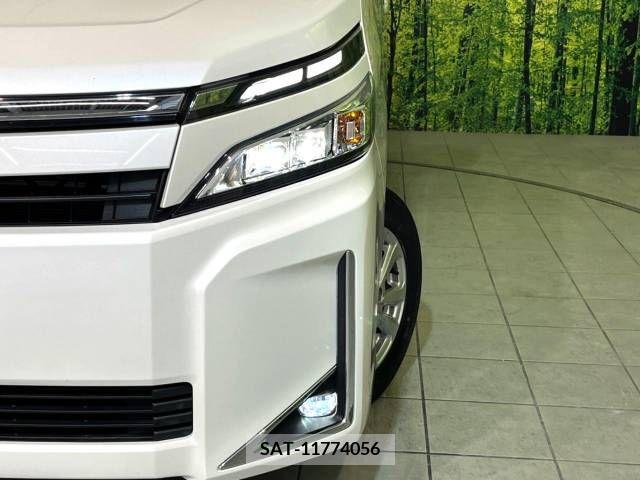 Toyota VOXY 2017-08 233317-12