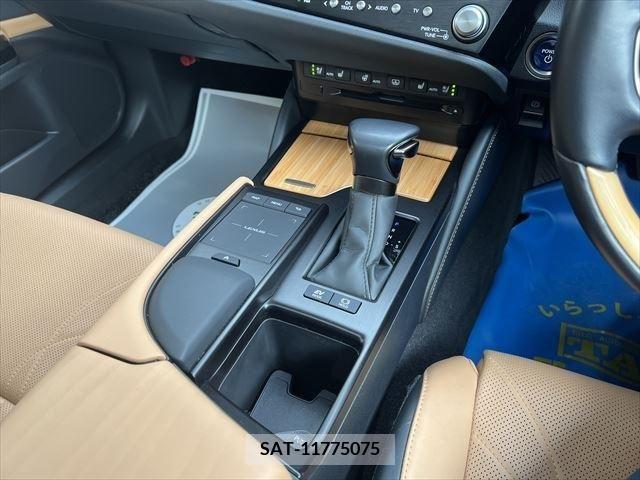 Lexus ES 2021-12 387848-23