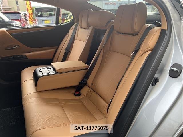 Lexus ES 2021-12 387848-15