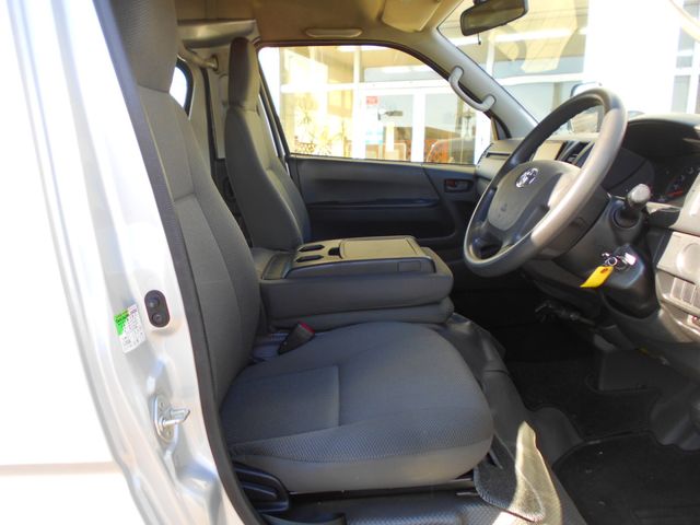 Toyota REGIUSACE VAN 2018-01 180960-10